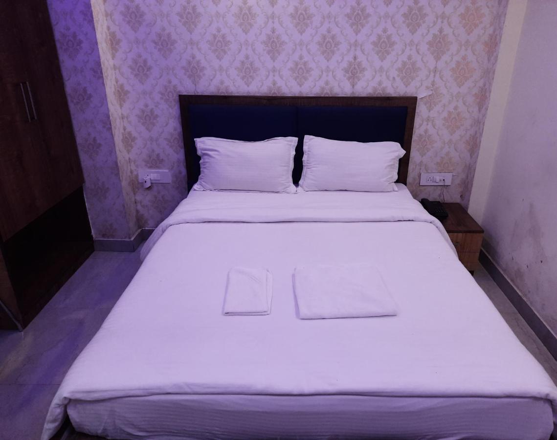 Hotel Delight Deluxe Pipra Dewas Bagian luar foto
