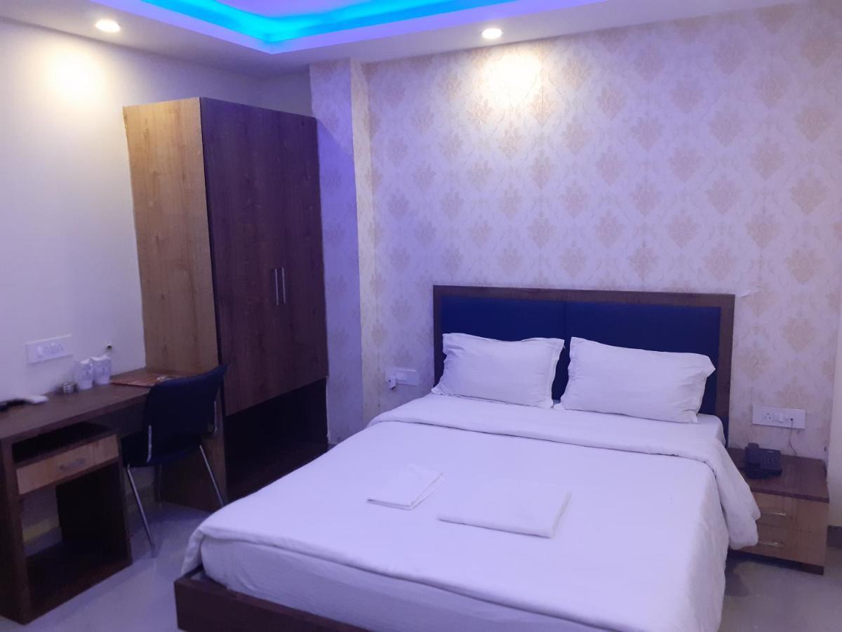Hotel Delight Deluxe Pipra Dewas Bagian luar foto